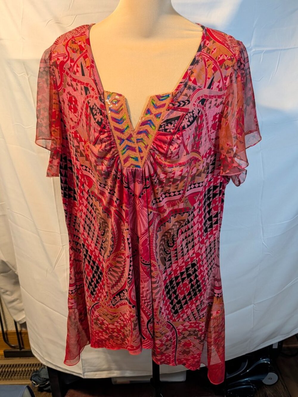 Live and let live tunic Women's 2XL Neckline Sequins Multicolor Geometric Design